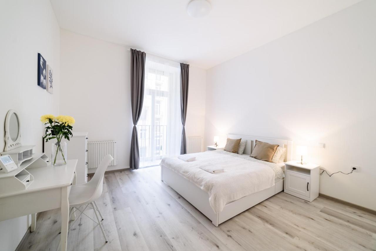 New Apartments Near Dancing House Prague Extérieur photo