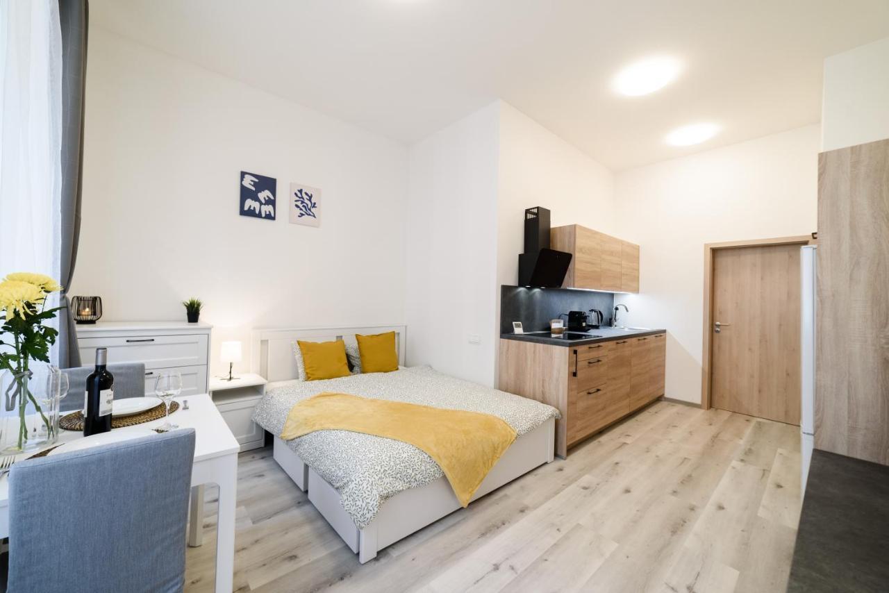 New Apartments Near Dancing House Prague Extérieur photo