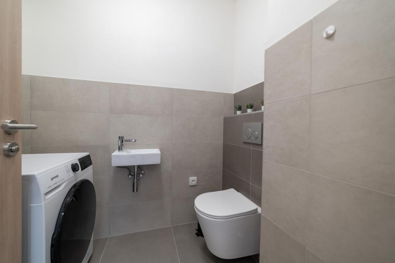New Apartments Near Dancing House Prague Extérieur photo