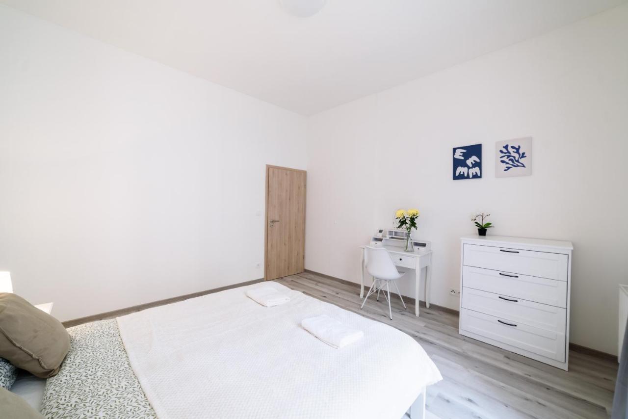 New Apartments Near Dancing House Prague Extérieur photo