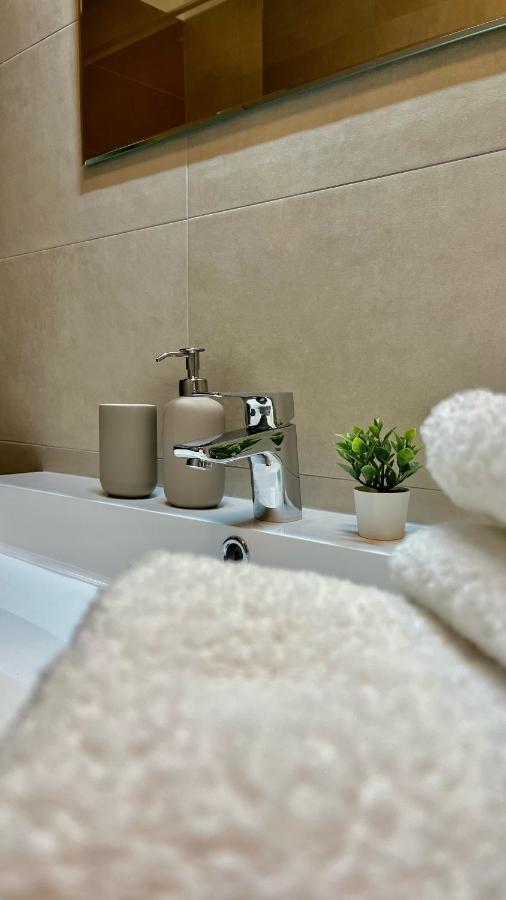 New Apartments Near Dancing House Prague Extérieur photo